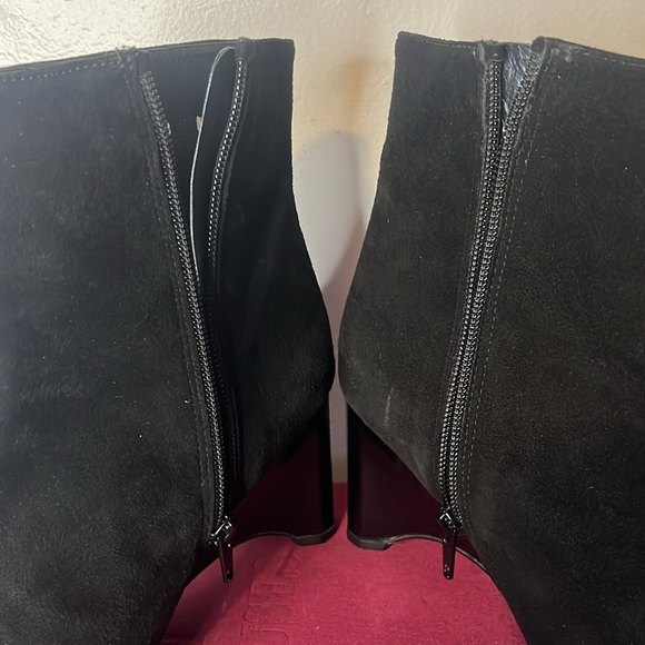 Stuart Weitzman Classic Black Suede Zip Wedge Heel Pleated Stitch Booties Sz 8 - Picture 13 of 16